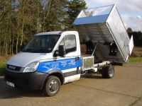 All alloy tipping body. Removable cages and rear doors.