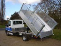 All alloy tipping body. Removable cages and rear doors.